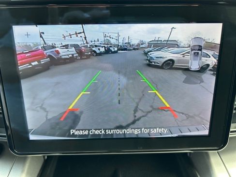 Used 2022 Ford Explorer XLT image 30