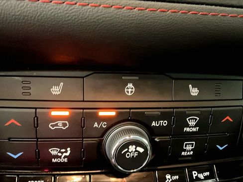Used 2025 Dodge Durango GT w/ Blacktop Package AWD/4WD image 34