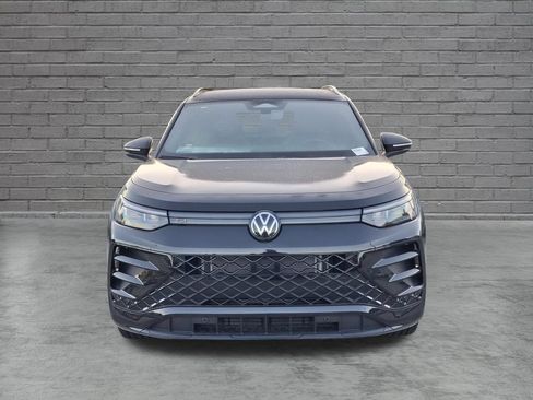 New 2026 Volkswagen Tiguan SE R-Line FWD image 2