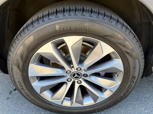 Used 2021 Mercedes-Benz GLE 350 w/ Premium Package image 28