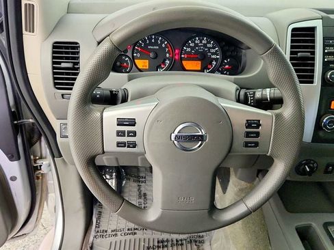 Used 2013 Nissan Frontier SV w/ SV Value Truck Pkg AWD/4WD image 13