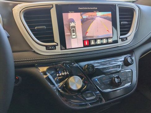 New 2026 Chrysler Pacifica Select AWD/4WD image 13