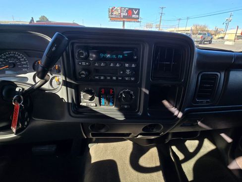 Used 2004 GMC Sierra 2500 SLE w/ Skid Plate Package image 15