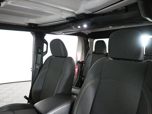 Used 2025 Jeep Gladiator Sport image 4