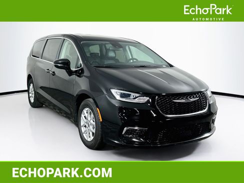 Used 2024 Chrysler Pacifica Touring-L FWD image 1