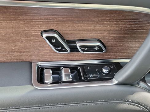 Used 2025 Land Rover Range Rover Long Wheelbase SE AWD/4WD image 29