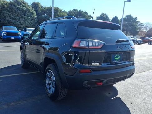 Used 2022 Jeep Cherokee Trailhawk image 5