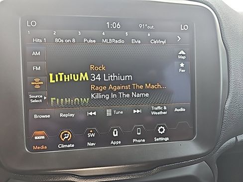 Certified 2022 Jeep Renegade Latitude image 29