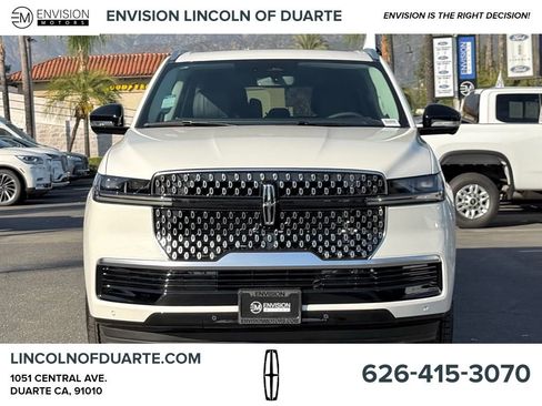 New 2025 Lincoln Navigator L Reserve image 3