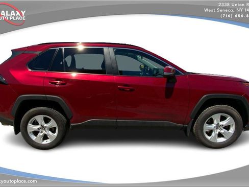 Used 2019 Toyota RAV4 XLE AWD/4WD image 4