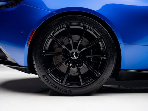 Used 2020 Aston Martin DB11 AMR image 40