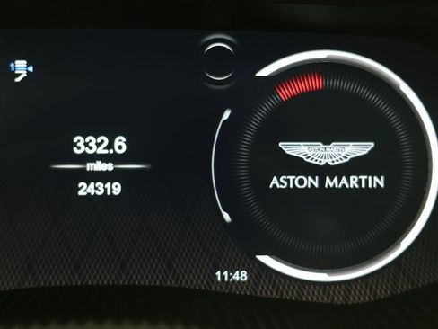 Used 2021 Aston Martin DBX image 12