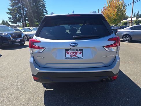 Used 2021 Subaru Forester Premium AWD/4WD image 6