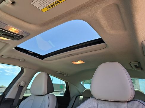 Used 2024 Hyundai Elantra Limited image 12