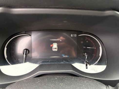Used 2025 Toyota RAV4 XLE FWD image 8