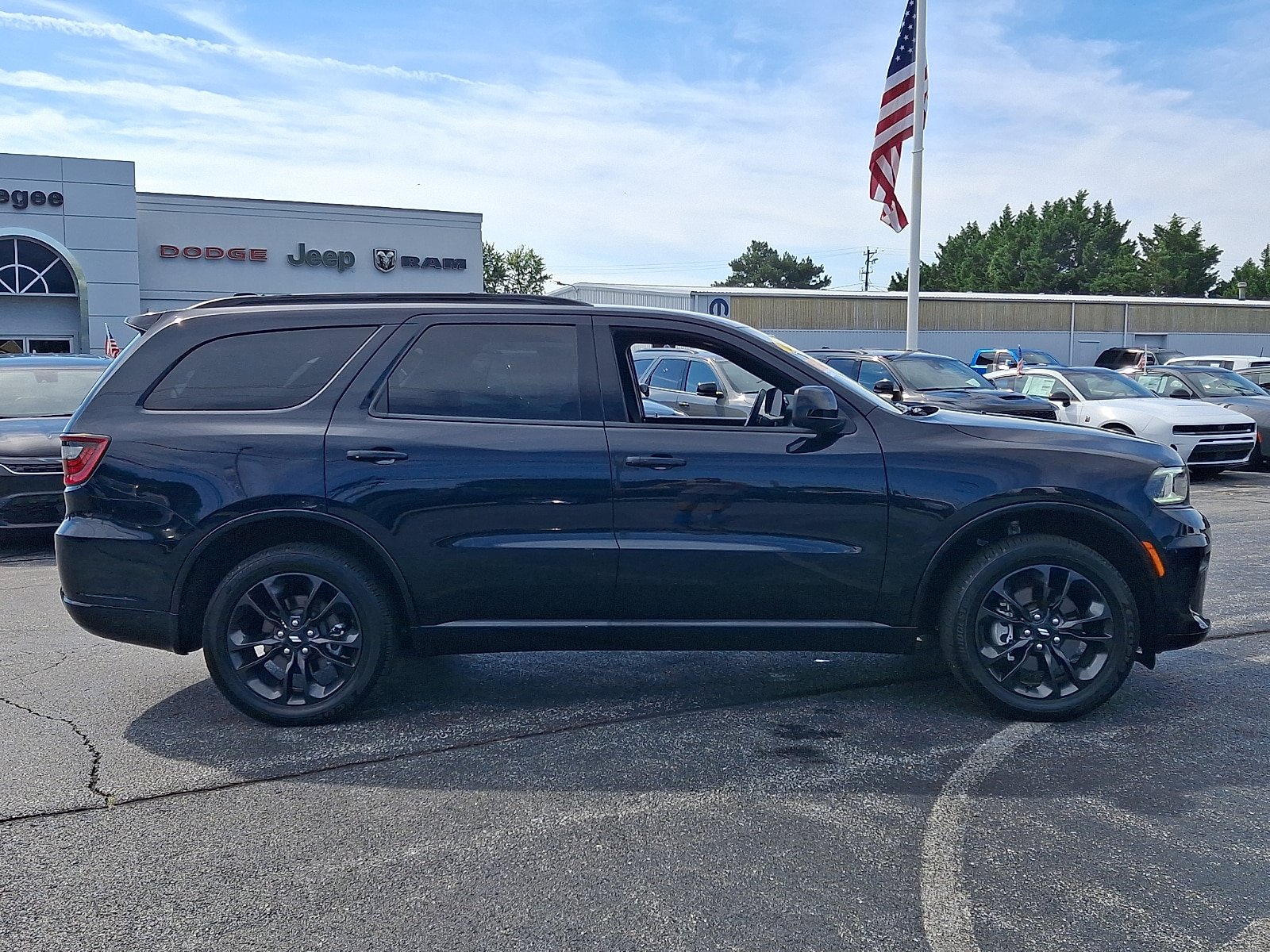 Certified 2025 Dodge Durango GT w/ Blacktop Package AWD/4WD image 7