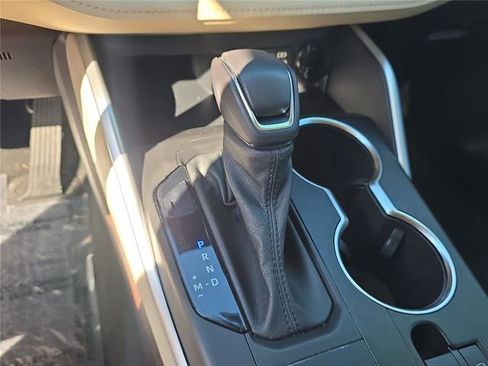 Used 2022 Toyota Highlander XLE image 19