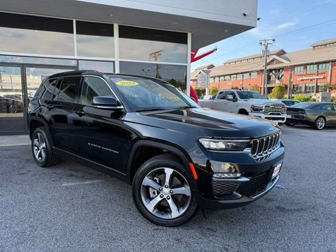 Used 2023 Jeep Grand Cherokee 4WD 4xe w/ Luxury Tech Group II image 2