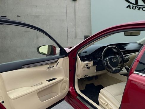 Used 2015 Lexus ES 350 w/ Ultra Luxury Package FWD image 11