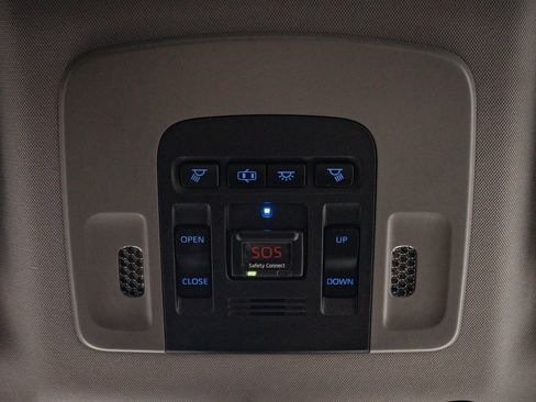 Used 2018 Toyota Camry SE image 37