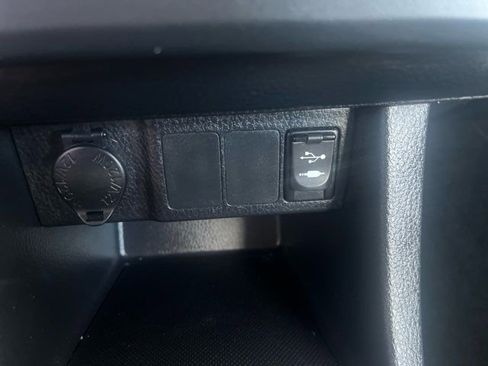 Used 2015 Toyota Corolla LE FWD image 15
