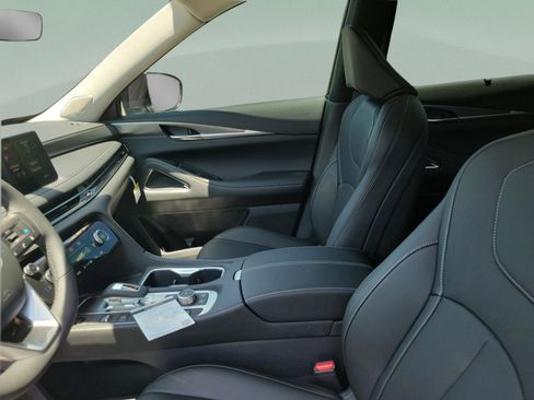 Used 2026 INFINITI QX60 Luxe w/ Cargo Package FWD image 14