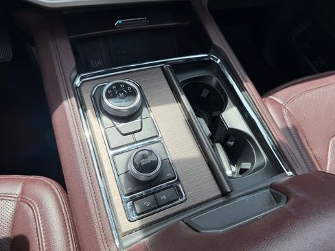 Used 2024 Ford Expedition Limited image 12