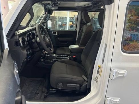 Used 2023 Jeep Wrangler Unlimited w/ Cold Weather Group AWD/4WD image 27