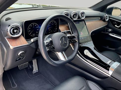 Used 2025 Mercedes-Benz GLC 300 4MATIC image 18