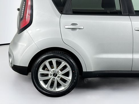 Used 2018 Kia Soul + FWD image 39