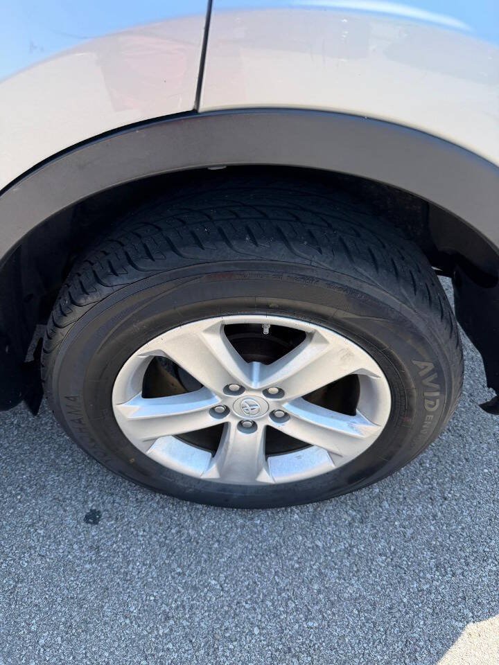 Used 2013 Toyota RAV4 XLE AWD/4WD image 38