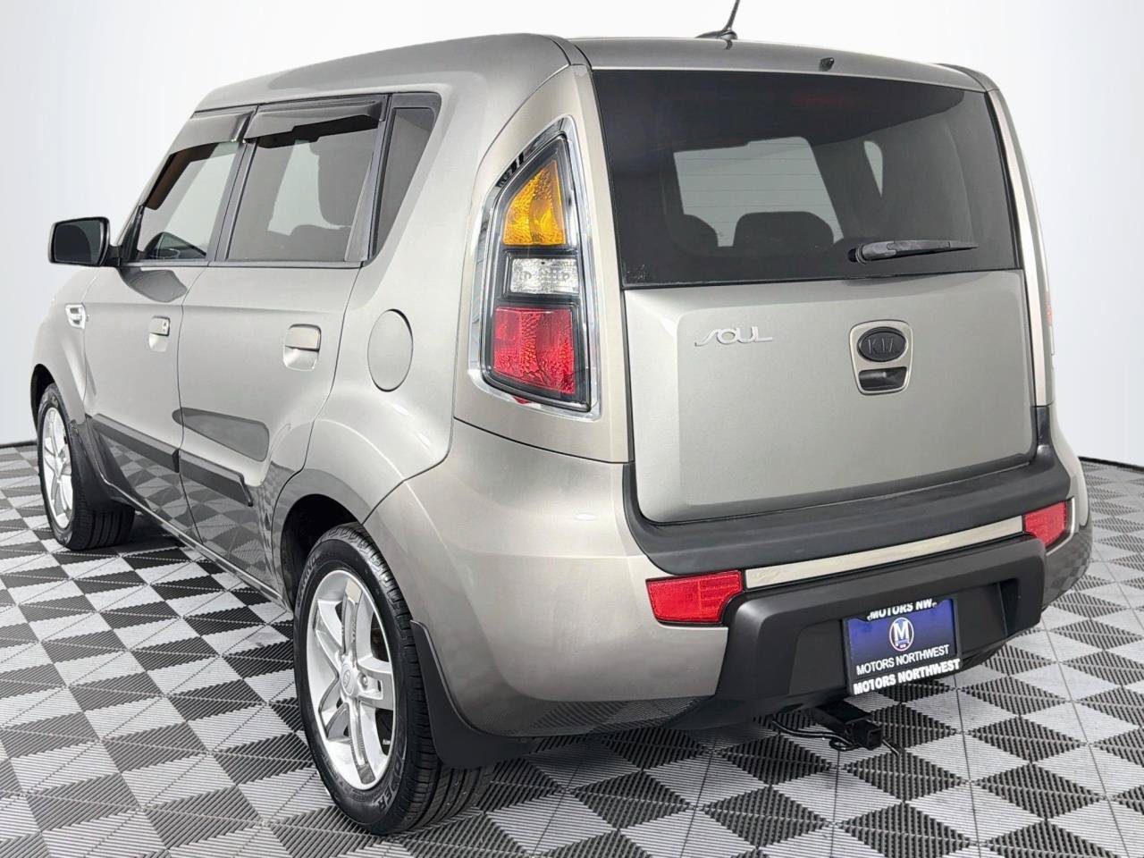 Used 2010 Kia Soul + w/ Audio Pkg FWD image 9