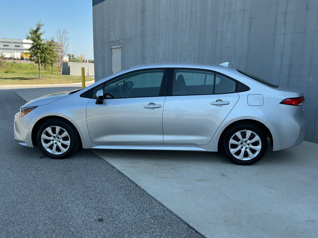 Used 2025 Toyota Corolla LE FWD image 6