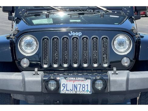Used 2017 Jeep Wrangler Unlimited Sahara w/ Connectivity Group AWD/4WD image 13