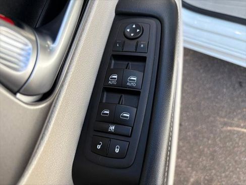 Certified 2023 Chrysler Pacifica Touring-L FWD image 21