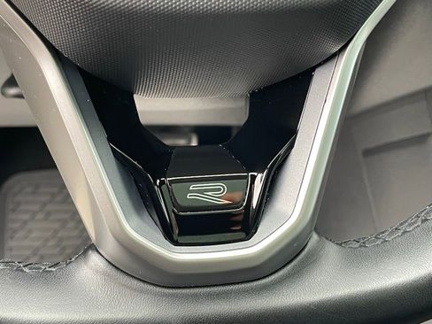 Used 2022 Volkswagen Tiguan SE R-Line image 31