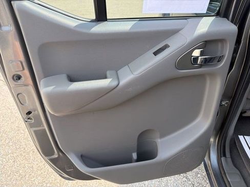 Used 2019 Nissan Frontier SV AWD/4WD image 13
