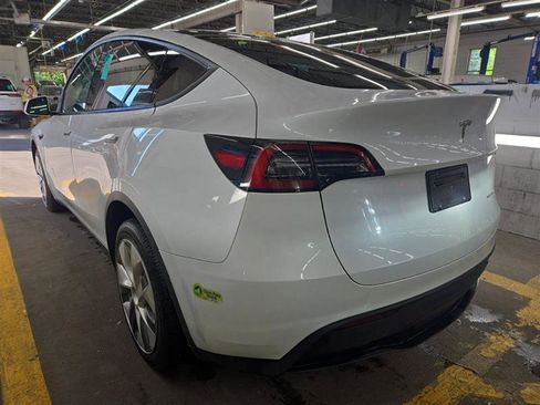 Used 2023 Tesla Model Y AWD image 8