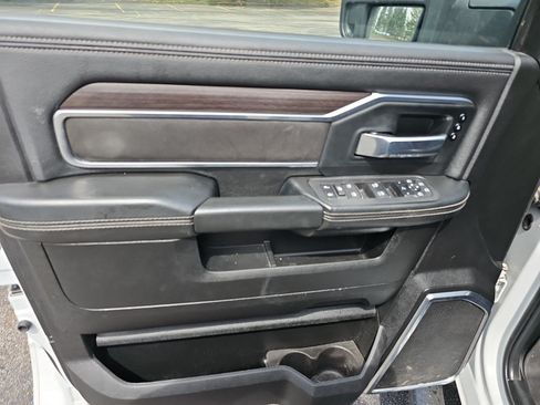 Used 2025 RAM 2500 Laramie AWD/4WD image 19