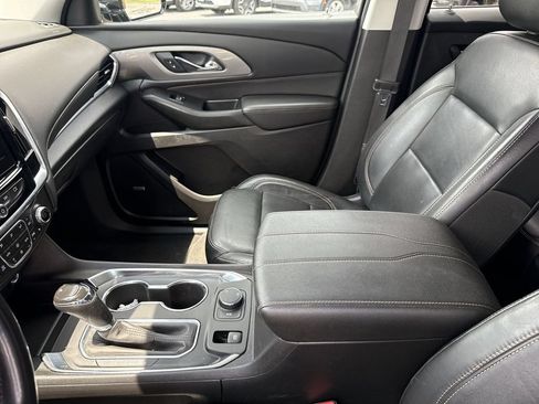 Used 2019 Chevrolet Traverse LT w/ LT Premium Package AWD/4WD image 19