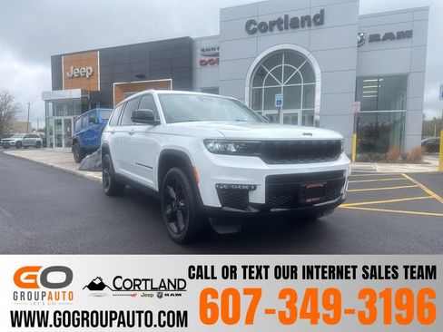Used 2023 Jeep Grand Cherokee L Limited w/ Black Appearance Package AWD/4WD image 1