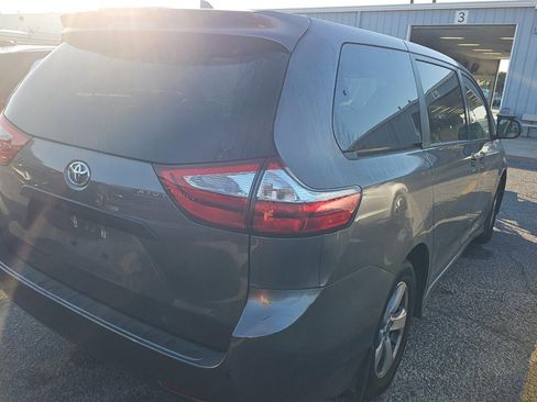 Used 2019 Toyota Sienna L image 9