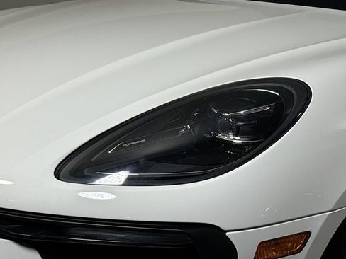 Certified 2023 Porsche Macan AWD/4WD image 25