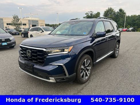 Used 2025 Honda Pilot Touring image 1