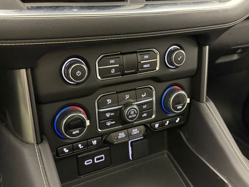 Used 2024 Chevrolet Suburban Premier w/ Premium Package image 25