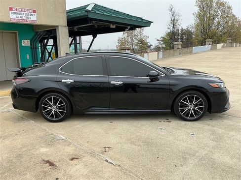 Used 2021 Toyota Camry SE FWD image 8