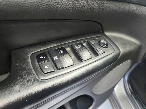 Used 2019 Jeep Grand Cherokee Altitude image 20