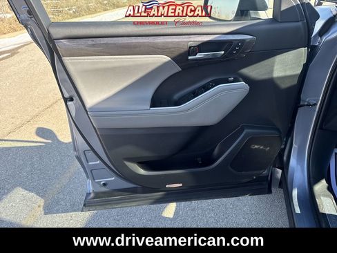 Used 2022 Toyota Highlander Limited image 15