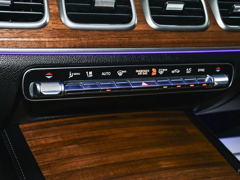 Used 2025 Mercedes-Benz GLS 450 4MATIC image 34