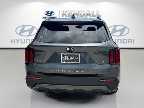 Used 2021 Kia Sorento S w/ Panoramic Sunroof Package AWD/4WD image 6
